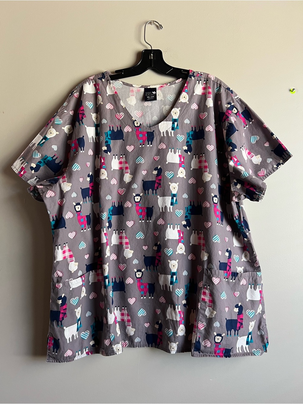 Zoe + Chloe 3XL Grey Llama Print Scrub Top V Neck Medical Nursing Plus Size